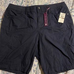 Gloria Vanderbilt NWT Bermuda Shorts